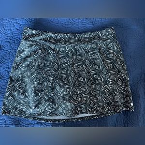 Size medium LL BEAN black and white swim skirt.